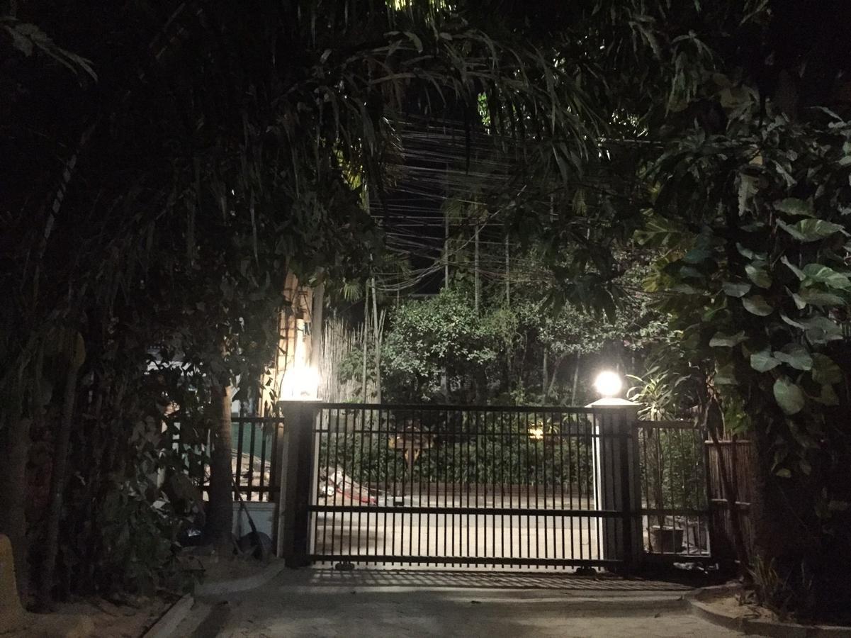 Alis' House Hostel Siem Reap Exterior photo