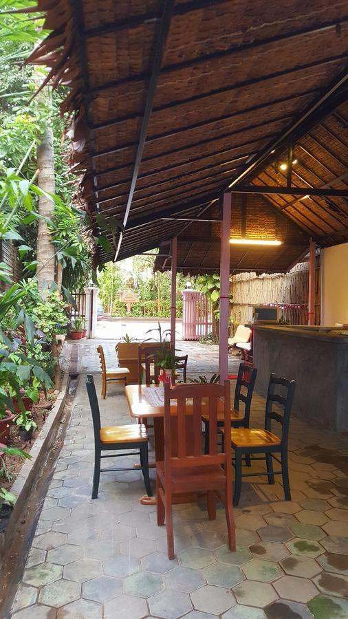 Alis' House Hostel Siem Reap Exterior photo